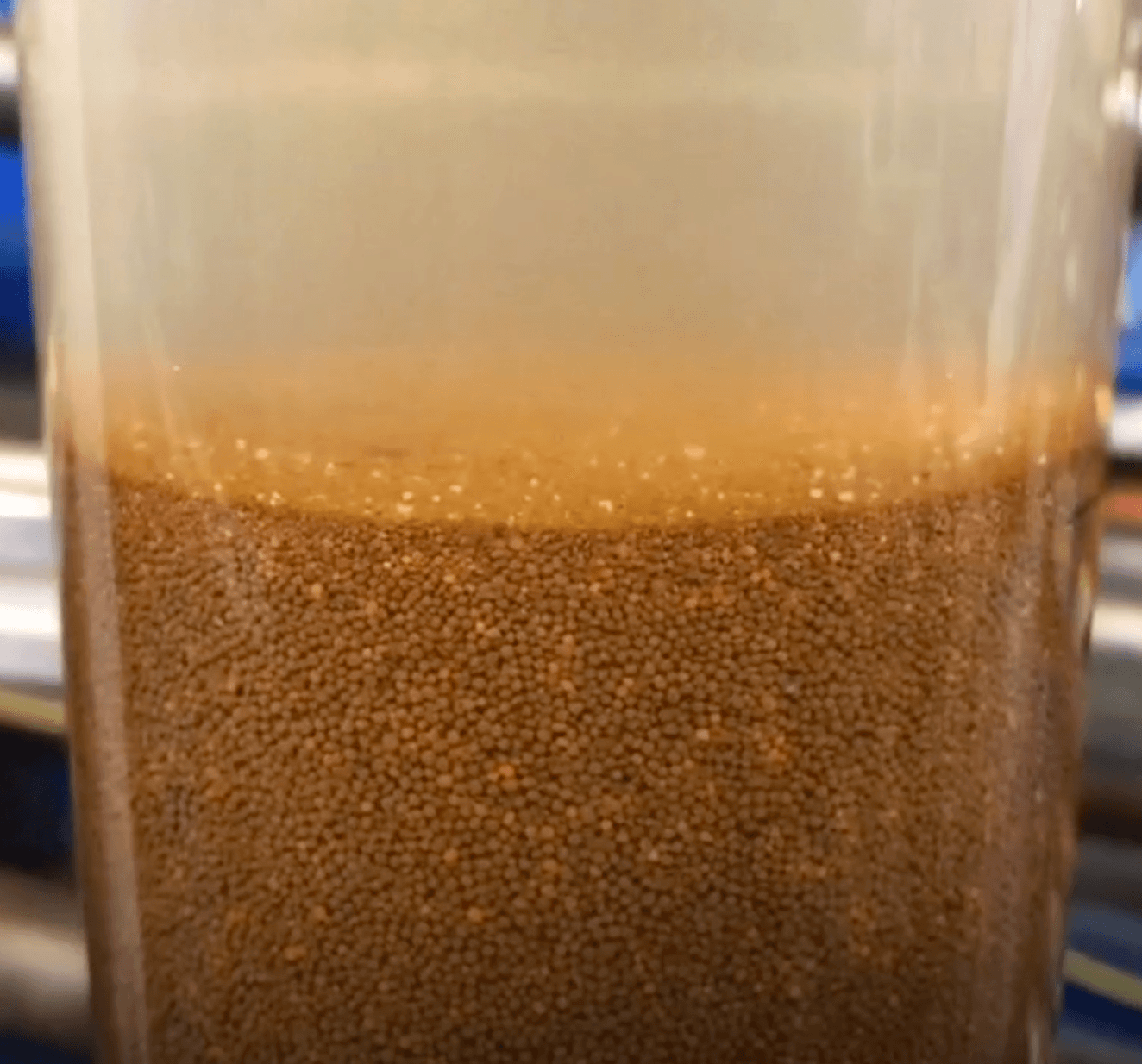 Column with granular coalescing media
